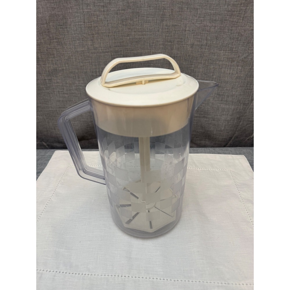 Vintage Pampered Chef 2 Quart Quick Stir Pitcher Clear Frosted Checkerboard Lid - Picture 2 of 4